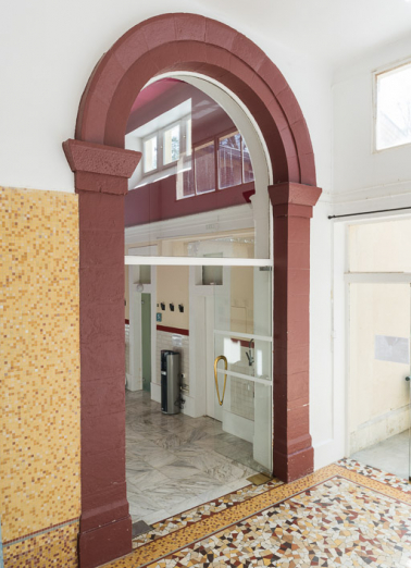 Extrémité de l'aile nord, entrée de la galerie. © Région Bourgogne-Franche-Comté, Inventaire du patrimoine Extrémité de l'aile nord, entrée de la galerie. © Région Bourgogne-Franche-Comté, Inventaire du patrimoine