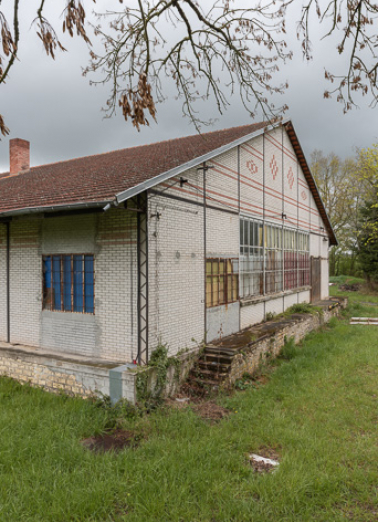usine de mise en bouteilles des eaux minérales © Région Bourgogne-Franche-Comté, Inventaire du patrimoine usine de mise en bouteilles des eaux minérales © Région Bourgogne-Franche-Comté, Inventaire du patrimoine
