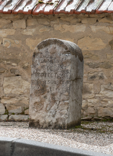 borne © Région Bourgogne-Franche-Comté, Inventaire du patrimoine borne © Région Bourgogne-Franche-Comté, Inventaire du patrimoine
