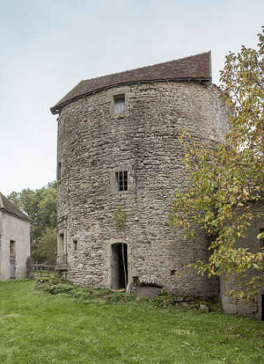 ensemble castral © Région Bourgogne-Franche-Comté, Inventaire du patrimoine ensemble castral © Région Bourgogne-Franche-Comté, Inventaire du patrimoine