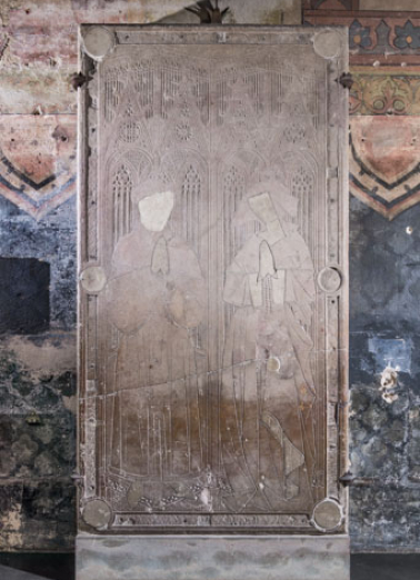 dalle funéraire © Région Bourgogne-Franche-Comté, Inventaire du patrimoine  dalle funéraire © Région Bourgogne-Franche-Comté, Inventaire du patrimoine