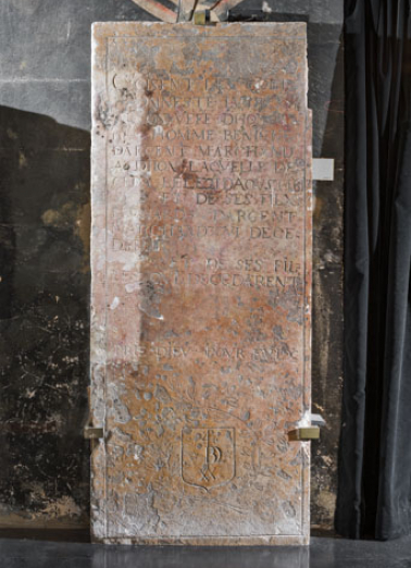 dalle funéraire © Région Bourgogne-Franche-Comté, Inventaire du patrimoine  dalle funéraire © Région Bourgogne-Franche-Comté, Inventaire du patrimoine