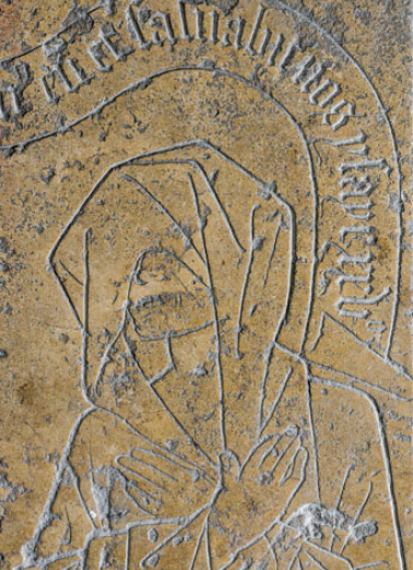 dalle funéraire © Région Bourgogne-Franche-Comté, Inventaire du patrimoine  dalle funéraire © Région Bourgogne-Franche-Comté, Inventaire du patrimoine