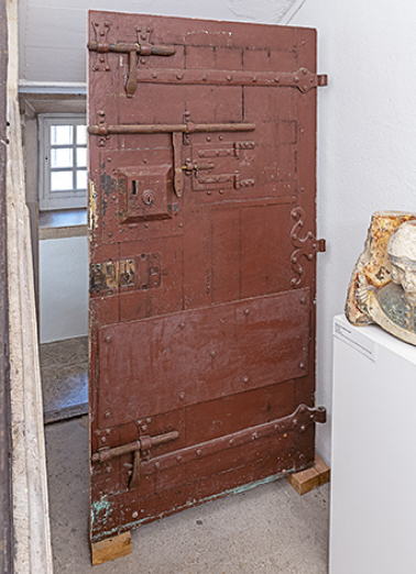 prison vantail © Région Bourgogne-Franche-Comté, Inventaire du patrimoine  prison vantail © Région Bourgogne-Franche-Comté, Inventaire du patrimoine