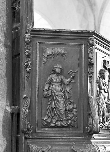 Bas-relief de la cuve : saint Jean. © Région Bourgogne-Franche-Comté, Inventaire du Patrimoine