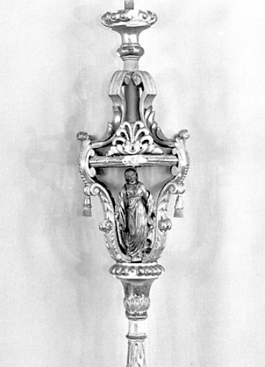 Vue d'un bâton de procession avec une statuette de la Vierge. © Région Bourgogne-Franche-Comté, Inventaire du patrimoine