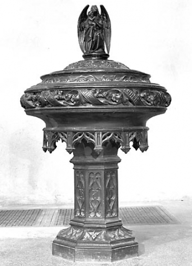 Fonds baptismaux en fonte : vue d'ensemble. © Région Bourgogne-Franche-Comté, Inventaire du patrimoine