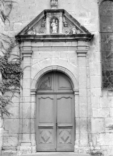 Portail latéral de la nef. © Région Bourgogne-Franche-Comté, Inventaire du patrimoine