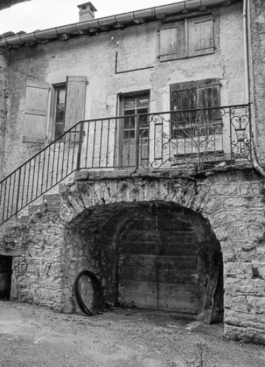 Façade antérieure en 1974. © Région Bourgogne-Franche-Comté, Inventaire du patrimoine