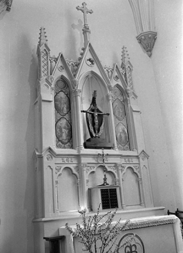 Retable de l'autel latéral sud en calcaire, 19ème siècle : vue d'ensemble © Région Bourgogne-Franche-Comté, Inventaire du patrimoine