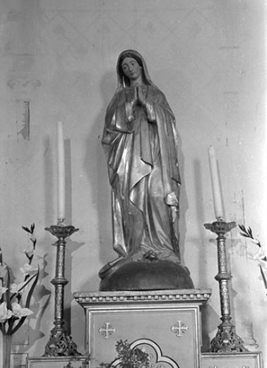 Statue de la Vierge, bois peint doré, XIXe siècle : vue de face. © Région Bourgogne-Franche-Comté, Inventaire du patrimoine