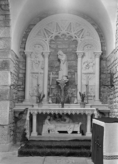 Autel latéral sud dédié à saint Joseph et son retable, calcaire, XIXe siècle : vue de face © Région Bourgogne-Franche-Comté, Inventaire du patrimoine