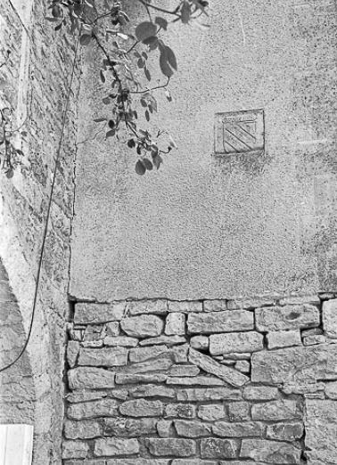 Blason de Catherine de Rye sur une façade de maison. © Région Bourgogne-Franche-Comté, Inventaire du patrimoine