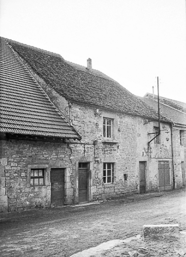 Ferme, XVe ou XVIe siècle : vue depuis la rue © Région Bourgogne-Franche-Comté, Inventaire du patrimoine