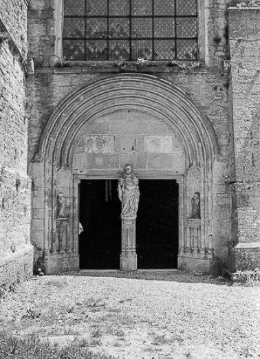 Vue du portail de l'abbatiale. © Région Bourgogne-Franche-Comté, Inventaire du patrimoine
