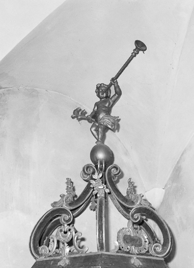 Détail : ange de couronnement. © Région Bourgogne-Franche-Comté, Inventaire du patrimoine