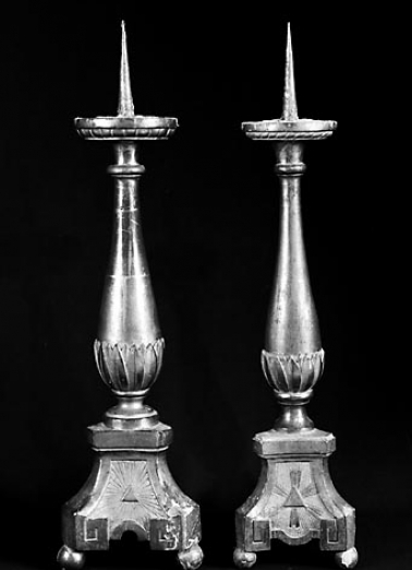 Vue de deux chandeliers. © Région Bourgogne-Franche-Comté, Inventaire du patrimoine