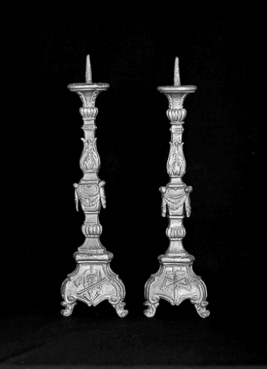 Vue de deux chandeliers. © Région Bourgogne-Franche-Comté, Inventaire du patrimoine