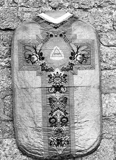 Chasuble vue de dos. © Région Bourgogne-Franche-Comté, Inventaire du patrimoine