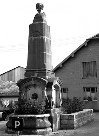 Vue de trois quarts avant. © Région Bourgogne-Franche-Comté, Inventaire du patrimoine