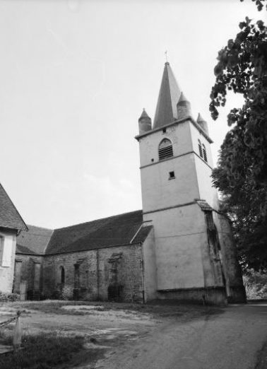 Tour-clocher et façade latérale gauche. © Région Bourgogne-Franche-Comté, Inventaire du patrimoine