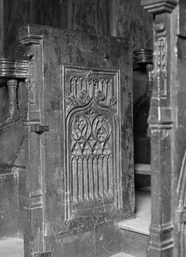 Stalles nord : jouée est du premier groupe des stalles basses. © Région Bourgogne-Franche-Comté, Inventaire du patrimoine