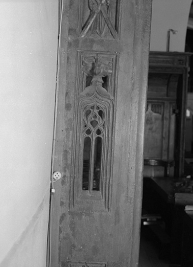 Stalles sud : jouée est des stalles hautes, panneau médian. © Région Bourgogne-Franche-Comté, Inventaire du patrimoine