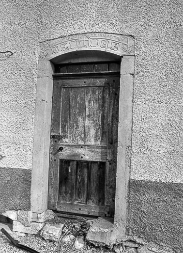 Ferme située au lieu-dit Les Charmottes : porte d'entrée latérale. © Région Bourgogne-Franche-Comté, Inventaire du patrimoine