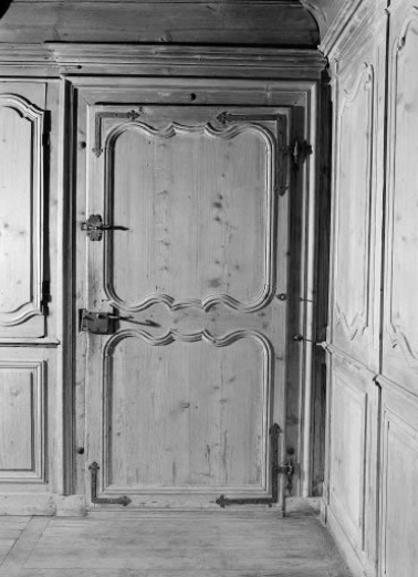 Intérieur : le "poêle", détail : une porte. © Région Bourgogne-Franche-Comté, Inventaire du patrimoine Intérieur : le "poêle", détail : une porte. © Région Bourgogne-Franche-Comté, Inventaire du patrimoine