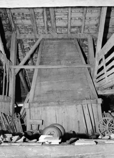 Intérieur : le petit "tué" vu depuis la grange. © Région Bourgogne-Franche-Comté, Inventaire du patrimoine