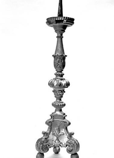 Vue générale d'un chandelier d'autel. © Région Bourgogne-Franche-Comté, Inventaire du patrimoine