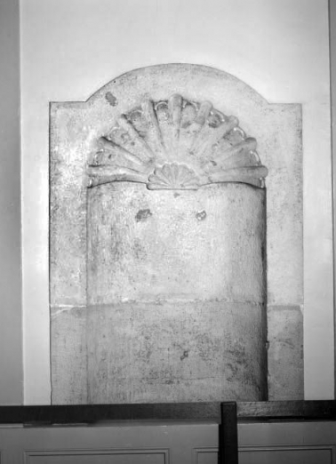 Intérieur : niche indiquant la place du prieur au réfectoire à l'époque des Minimes. © Région Bourgogne-Franche-Comté, Inventaire du patrimoine