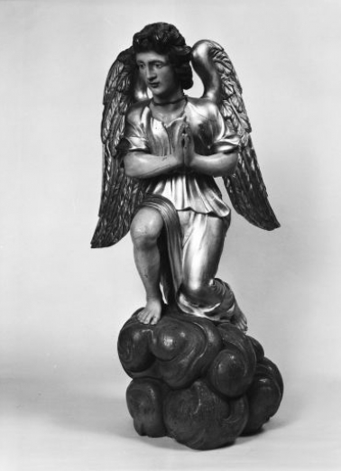 Vue de face de l'ange de droite. © Région Bourgogne-Franche-Comté, Inventaire du patrimoine