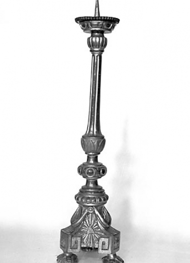 Vue d'un chandelier. © Région Bourgogne-Franche-Comté, Inventaire du patrimoine Vue d'un chandelier. © Région Bourgogne-Franche-Comté, Inventaire du patrimoine