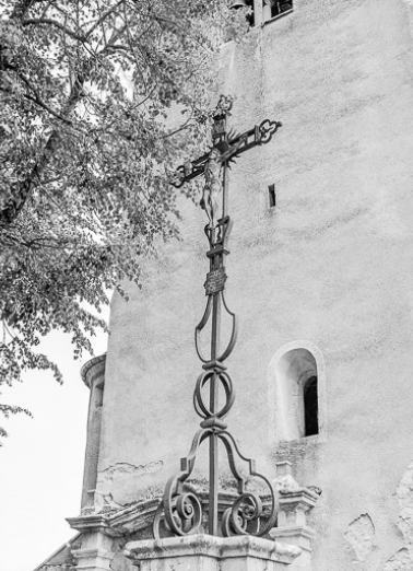 Croix de mission devant l'église : vue de trois quarts gauche. © Région Bourgogne-Franche-Comté, Inventaire du patrimoine