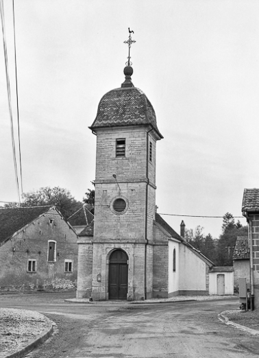 Extérieur : façade antérieure et clocher-porche. © Région Bourgogne-Franche-Comté, Inventaire du patrimoine