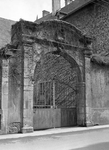 Maison (AE 104) 3 rue Pierre Vernier : le portail. © Région Bourgogne-Franche-Comté, Inventaire du patrimoine
