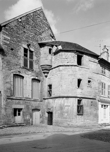Façade antérieure, vue de trois quarts gauche. © Région Bourgogne-Franche-Comté, Inventaire du patrimoine