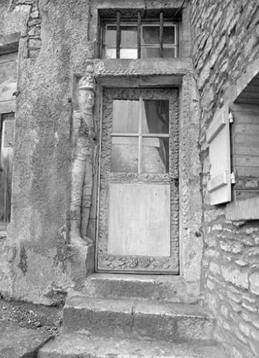Porte d'entrée vue de face. © Région Bourgogne-Franche-Comté, Inventaire du patrimoine