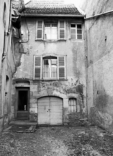 Façade antérieure sur cour. © Région Bourgogne-Franche-Comté, Inventaire du patrimoine Façade antérieure sur cour. © Région Bourgogne-Franche-Comté, Inventaire du patrimoine