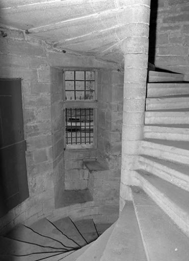 Intérieur : escalier baie du rez-de-chaussée. © Région Bourgogne-Franche-Comté, Inventaire du patrimoine