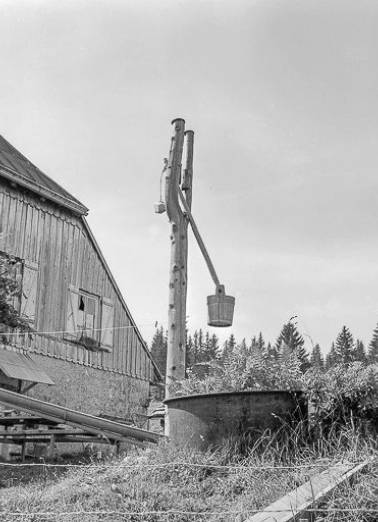 Balancier et citerne. © Région Bourgogne-Franche-Comté, Inventaire du patrimoine