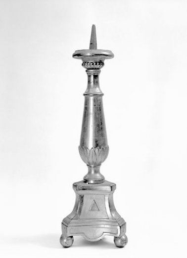 Vue générale d'un chandelier d'autel. © Région Bourgogne-Franche-Comté, Inventaire du patrimoine