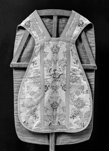 Chasuble vue de face. © Région Bourgogne-Franche-Comté, Inventaire du patrimoine