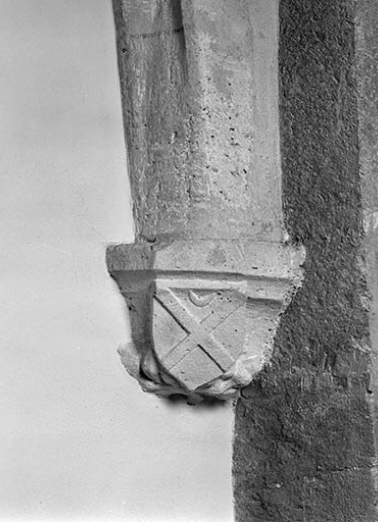 Culot (1) de la 1ère travée du collatéral gauche. © Région Bourgogne-Franche-Comté, Inventaire du patrimoine