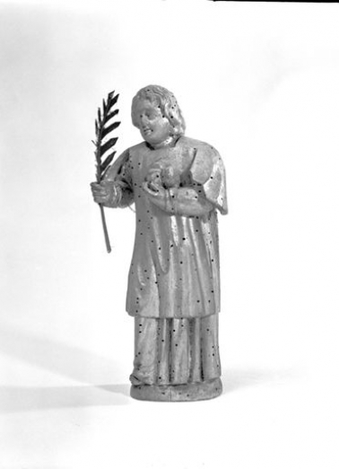 Détail, statuette : saint Etienne vu de trois quarts droit. © Région Bourgogne-Franche-Comté, Inventaire du patrimoine
