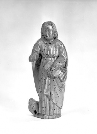 Détail, statuette : saint Jean vu de trois quarts gauche. © Région Bourgogne-Franche-Comté, Inventaire du patrimoine
