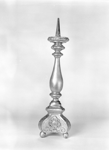 Vue d'un chandelier d'autel. © Région Bourgogne-Franche-Comté, Inventaire du patrimoine