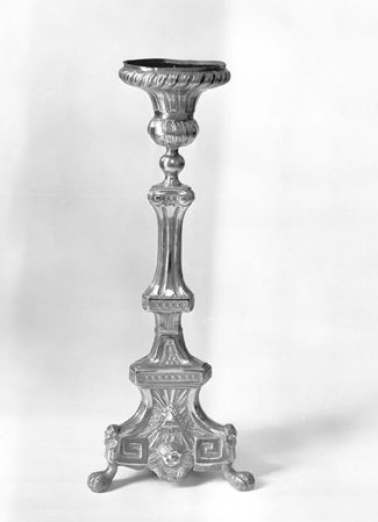 Vue générale d'un chandelier d'autel. © Région Bourgogne-Franche-Comté, Inventaire du patrimoine