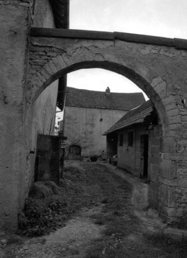 Chemin d'accès. © Région Bourgogne-Franche-Comté, Inventaire du patrimoine